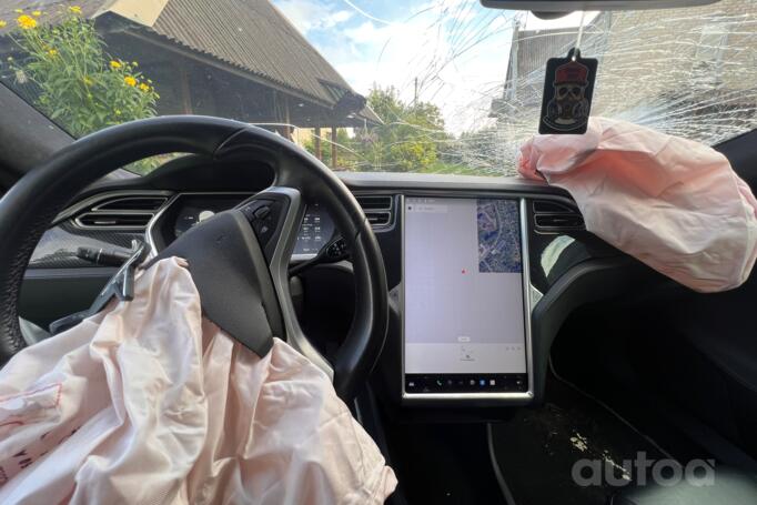 Tesla Model S 1 generation Liftback