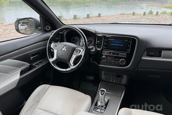 Mitsubishi Outlander 3 generation [3th restyling] Crossover