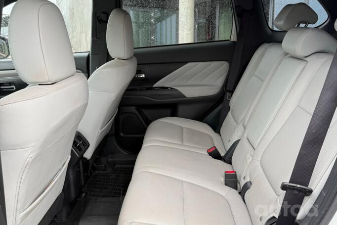 Mitsubishi Outlander 3 generation [3th restyling] Crossover