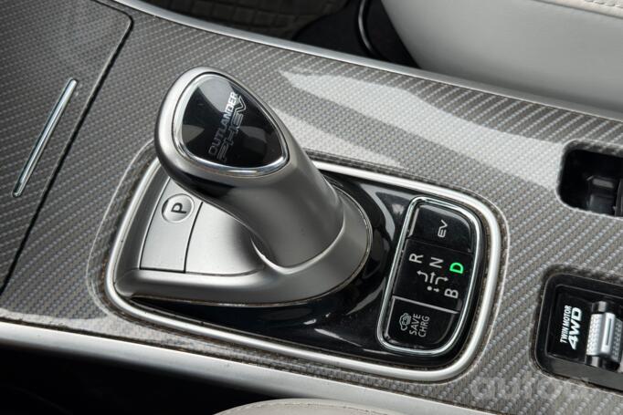 Mitsubishi Outlander 3 generation [3th restyling] Crossover