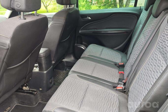 Opel Zafira Tourer 2012