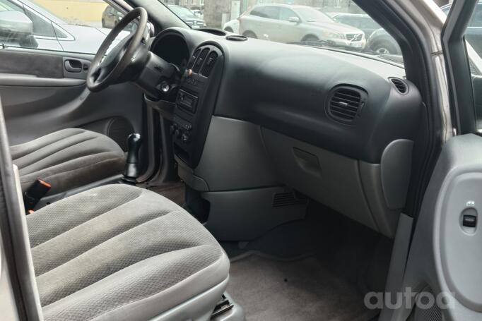 Chrysler Voyager 4 generation [restyling] Minivan