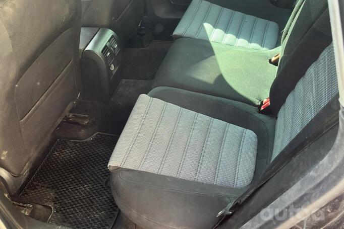 Volkswagen Passat B6 wagon 5-doors