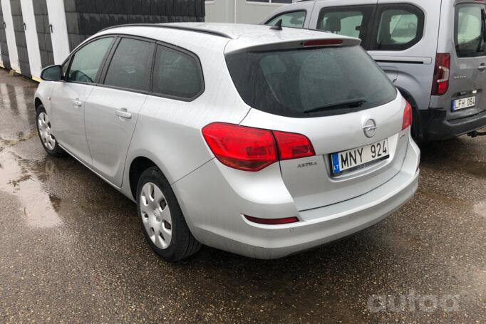 Opel Astra J Sports Tourer wagon