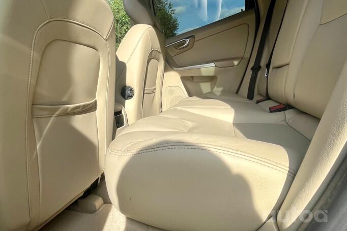 Volvo XC60 1 generation [restyling] Crossover