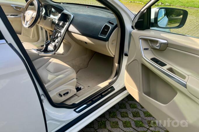 Volvo XC60 1 generation [restyling] Crossover