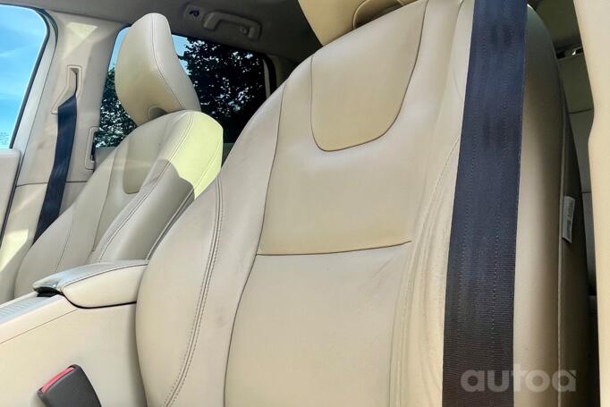 Volvo XC60 1 generation [restyling] Crossover