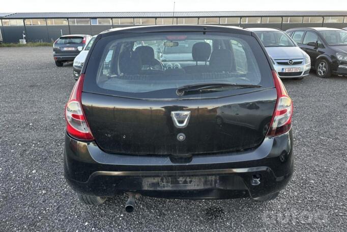 Dacia Sandero 1 generation Hatchback
