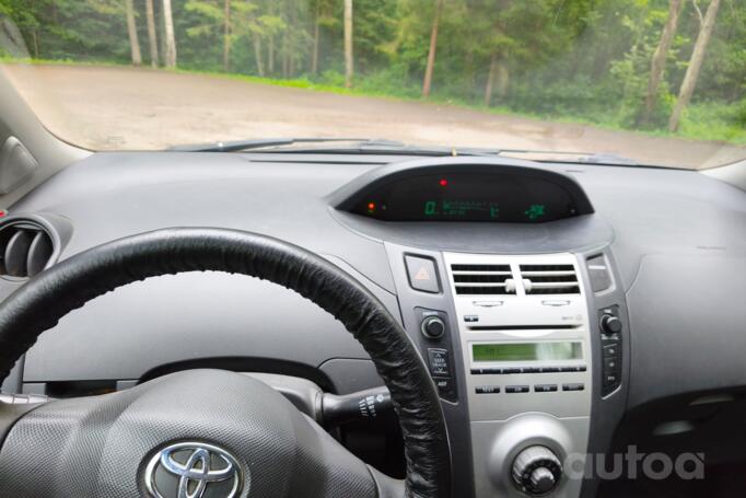 Toyota Yaris 2 generation