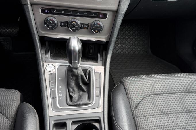 Volkswagen Golf 7 generation Variant wagon 5-doors