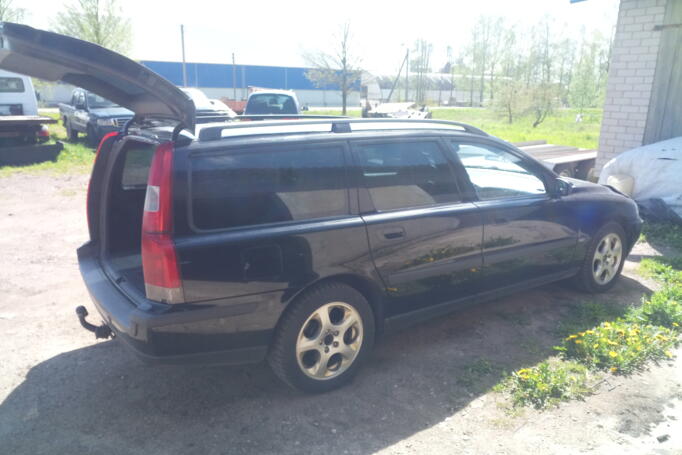 Volvo V70 2 generation R wagon 5-doors