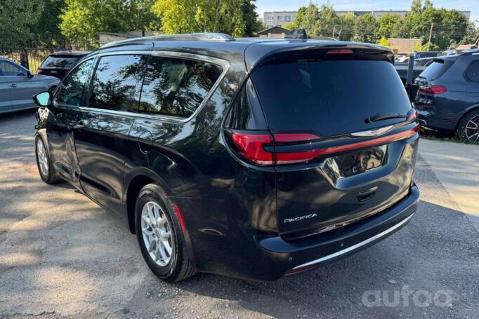 Chrysler Pacifica 2 generation Minivan
