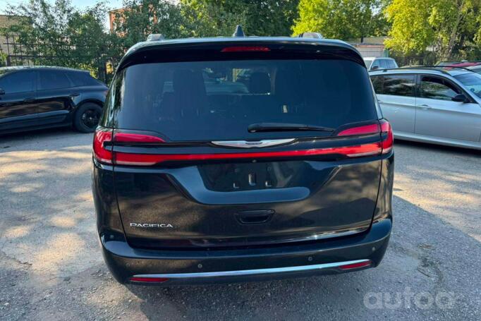 Chrysler Pacifica 2 generation Minivan