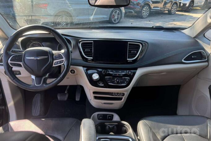 Chrysler Pacifica 2 generation Minivan