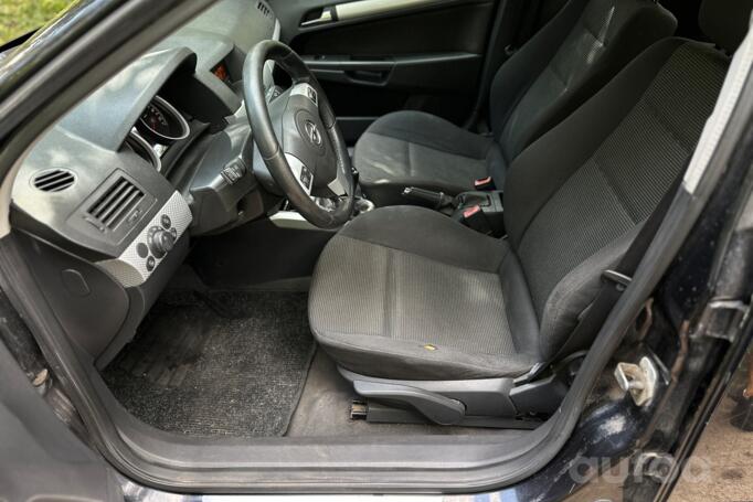 Opel Astra H Hatchback