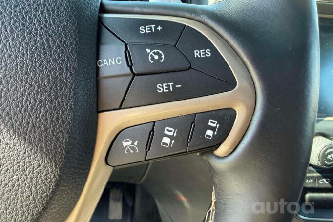 Jeep Grand Cherokee WK2 [restyling] SUV 5-doors