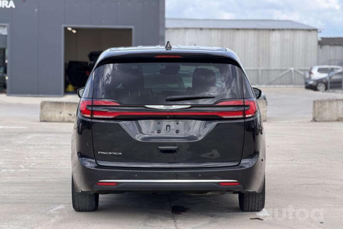 Chrysler Pacifica 2 generation Minivan