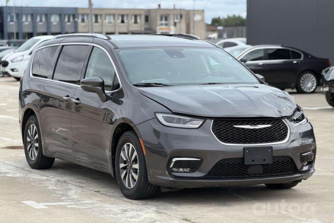 Chrysler Pacifica 2 generation Minivan