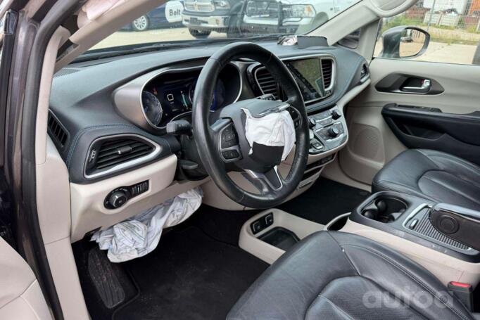 Chrysler Pacifica 2 generation Minivan