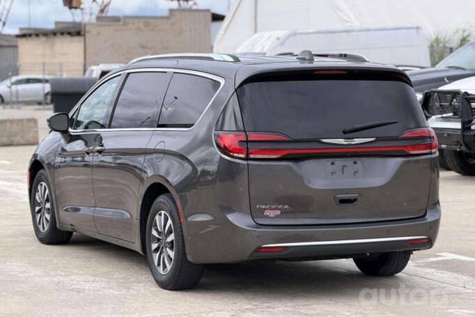 Chrysler Pacifica 2 generation Minivan