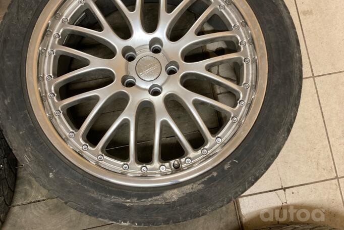 Larzon Panamera, valuveljed