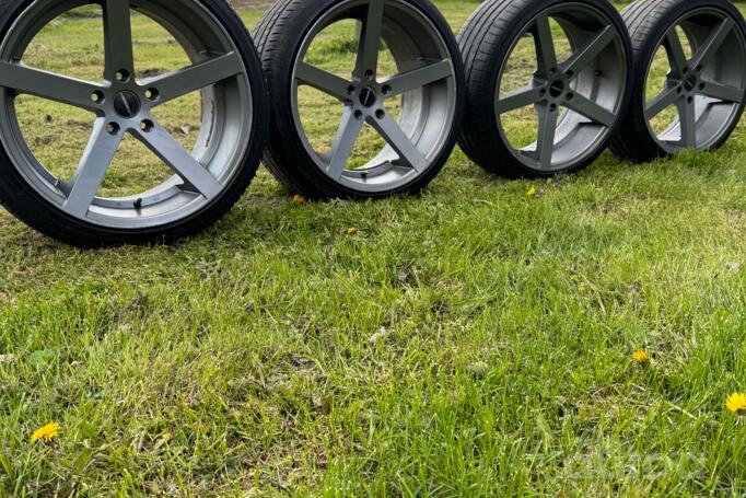 Vossen replikos, valuveljed