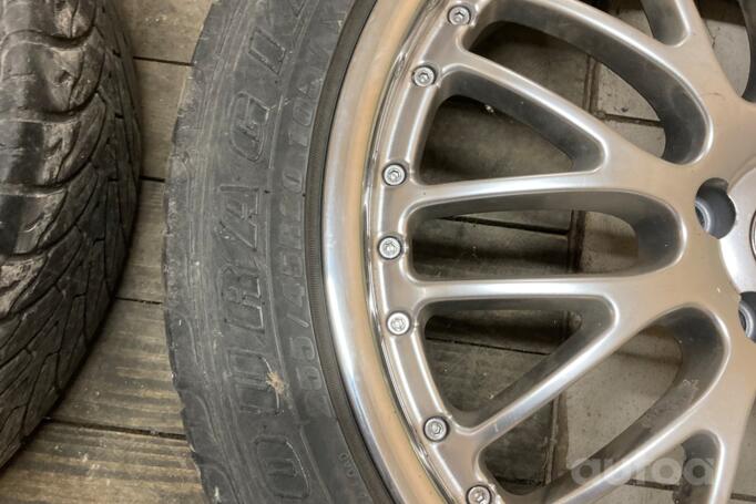 Larzon Panamera, valuveljed