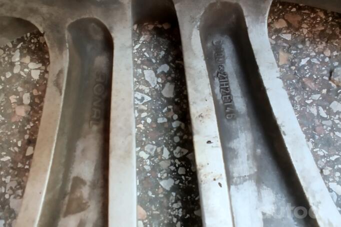 Mercedes, valuveljed