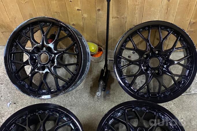 Milano Corp, valuveljed