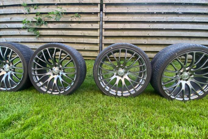 Nežinoma, valuveljed