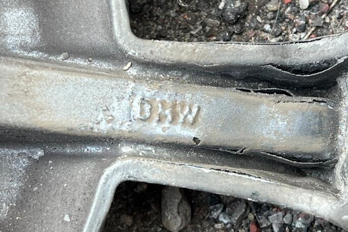Bmw, valuveljed