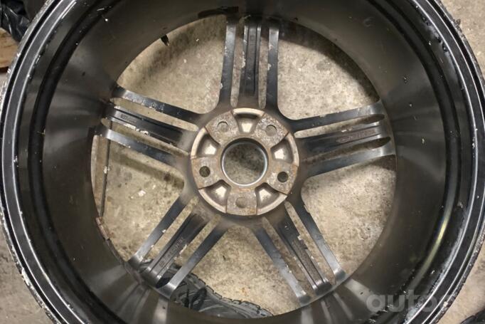 Audi, valuveljed