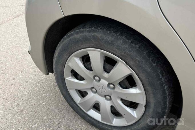 Peugeot, terasest stantsitud