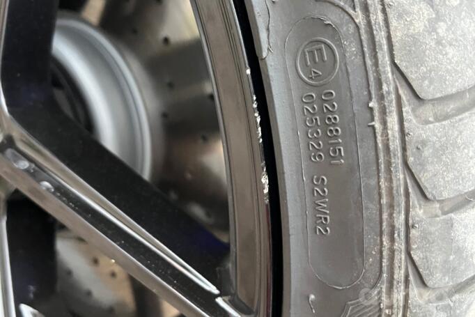 Seventy9, valuveljed