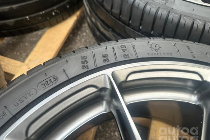 Japan Racing, valuveljed