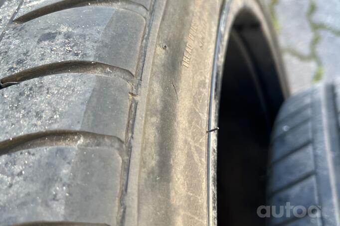 Seventy9, valuveljed