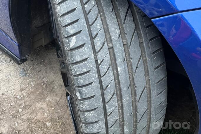 Seventy9, valuveljed