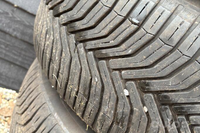 Mercedes nenz, valuveljed