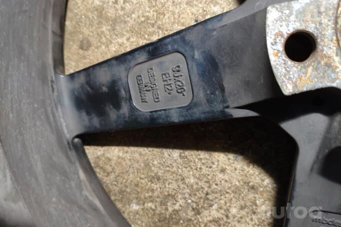 Mb Desing, valuveljed