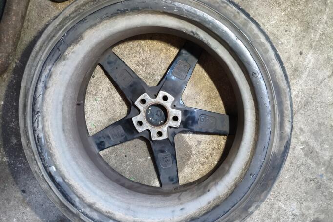 Mb Desing, valuveljed