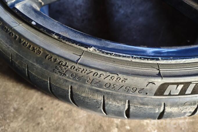 Mb Desing, valuveljed