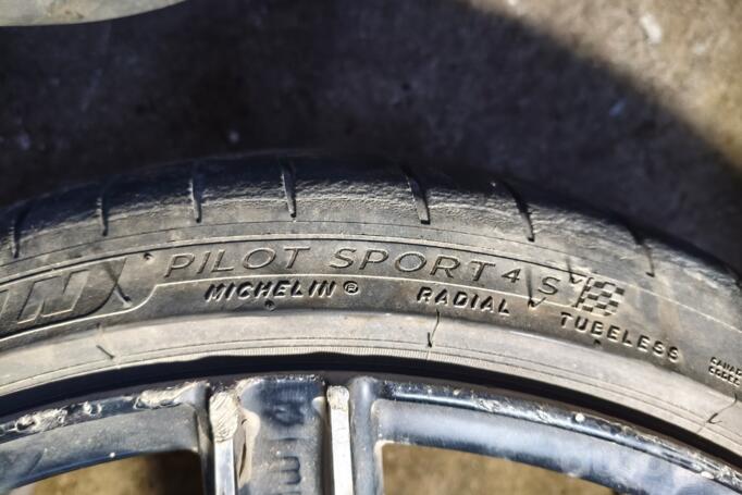 Mb Desing, valuveljed