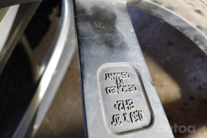 Mb Desing, valuveljed