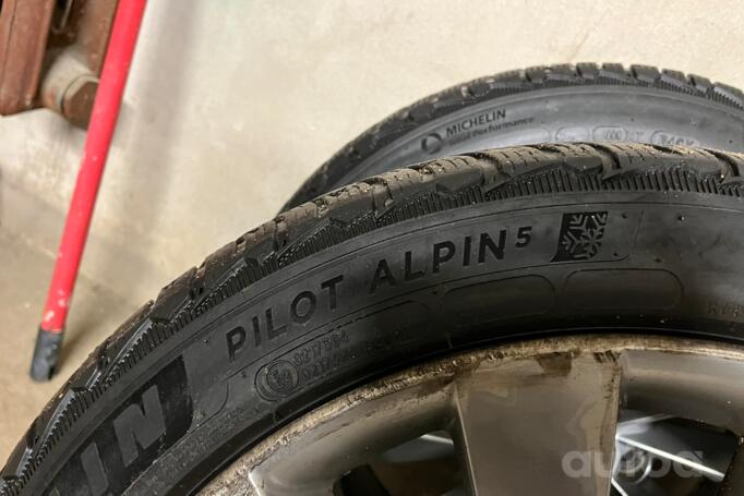 Mallory Turbine, valuveljed