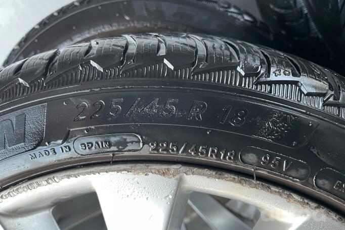 Mallory Turbine, valuveljed