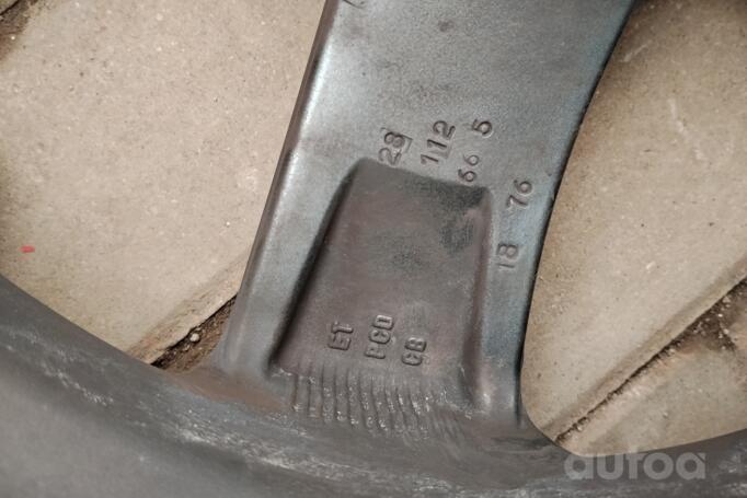 O.M.P. GROUP, valuveljed