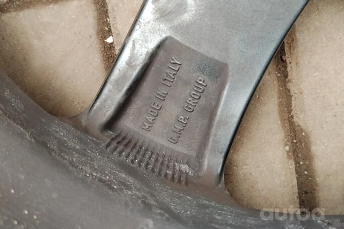 O.M.P. GROUP, valuveljed