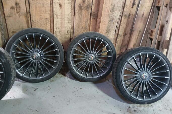 Alpina, valuveljed