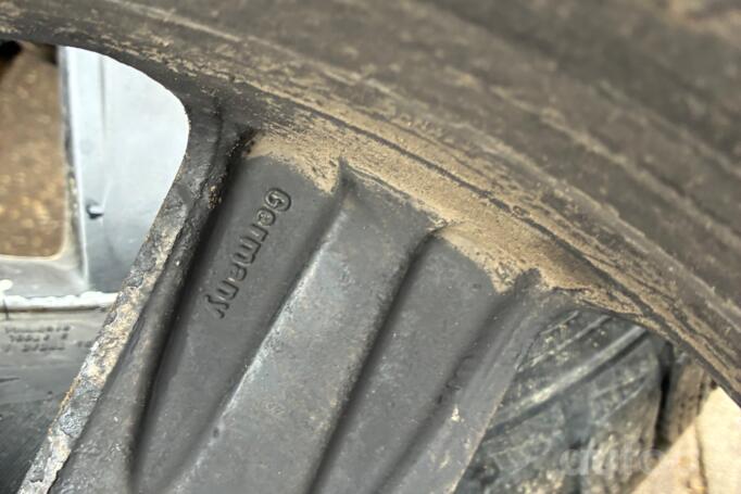 Audi, valuveljed