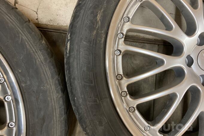 Larzon Panamera, valuveljed